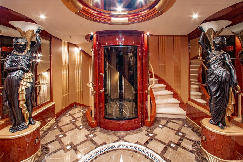 yacht Aquarium
