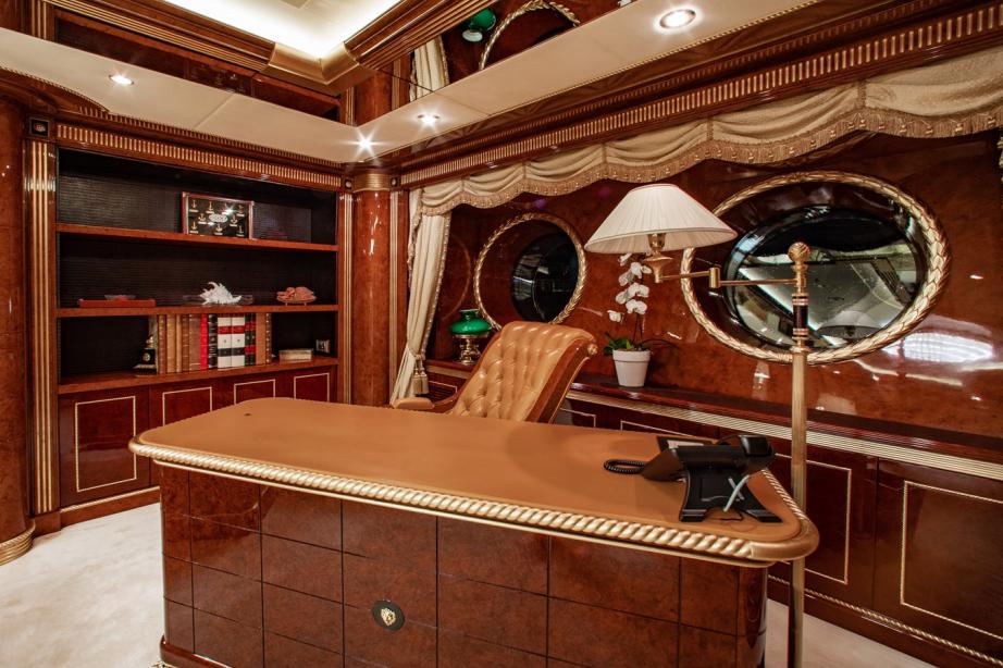 yacht Aquarium