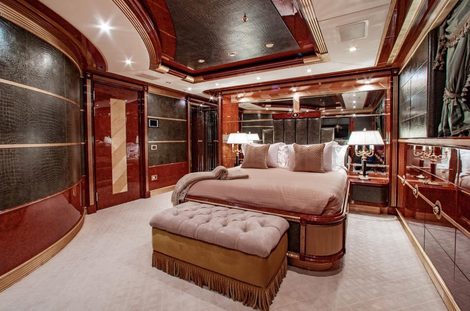 yacht Aquarium