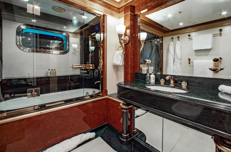 yacht Aquarium