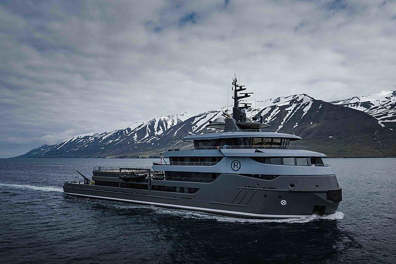 yacht Q