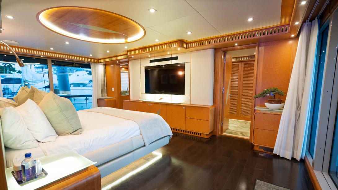 yacht Serenity