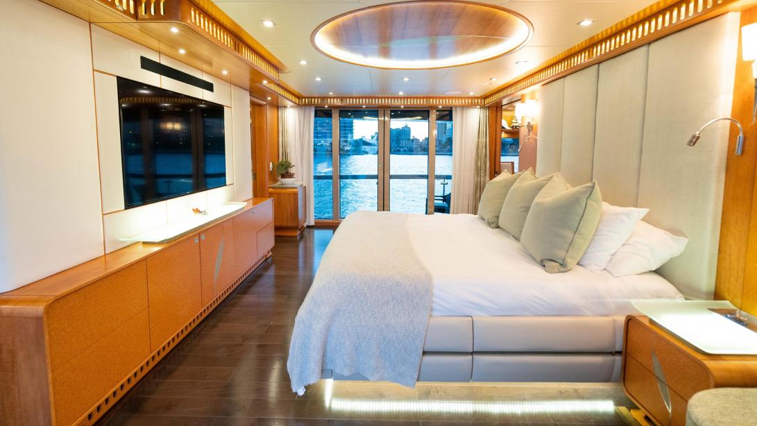 yacht Serenity