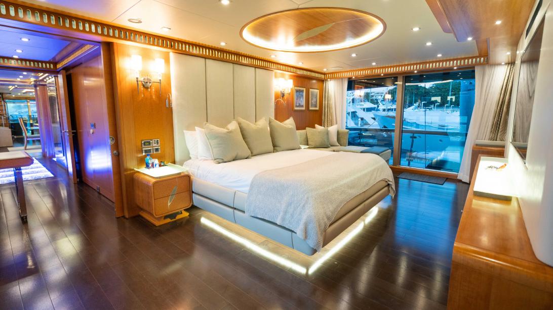 yacht Serenity