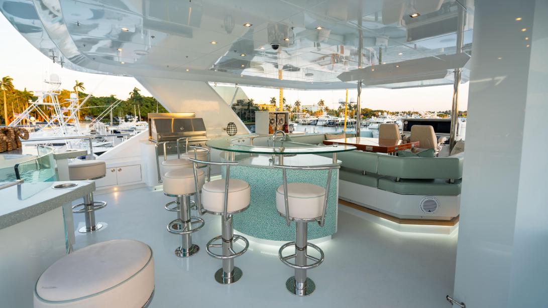 yacht Serenity