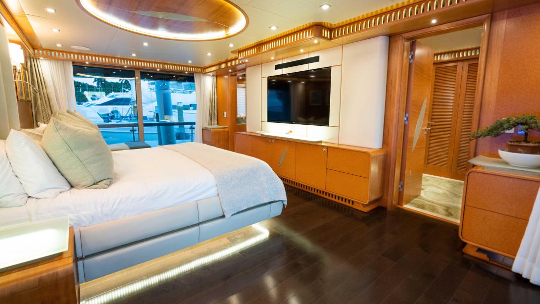 yacht Serenity