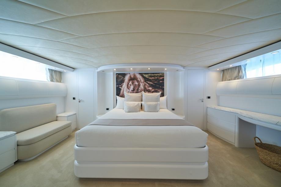 yacht Julie II