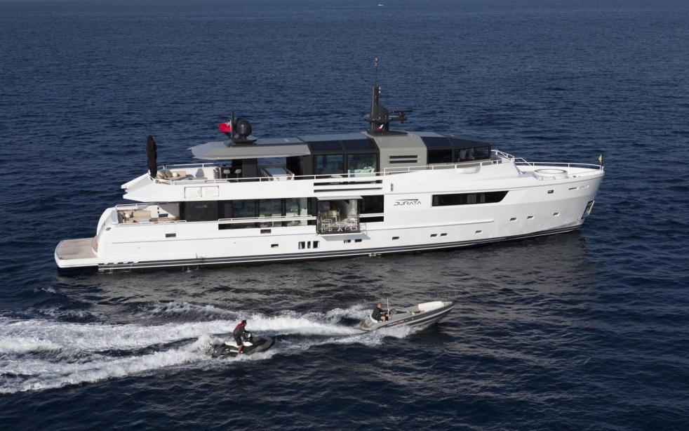 yacht M