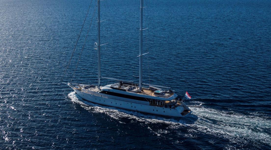 yacht Aurum Sky