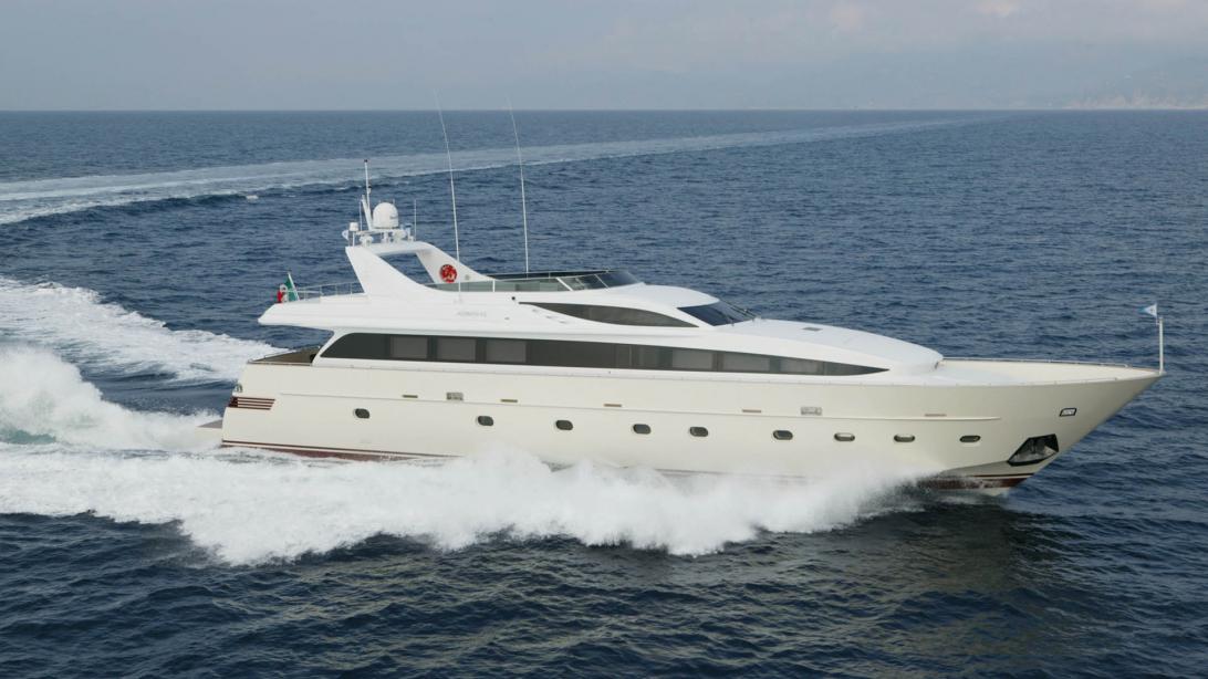 yacht Alila