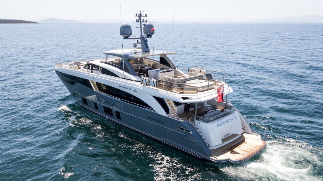 yacht Antheya III