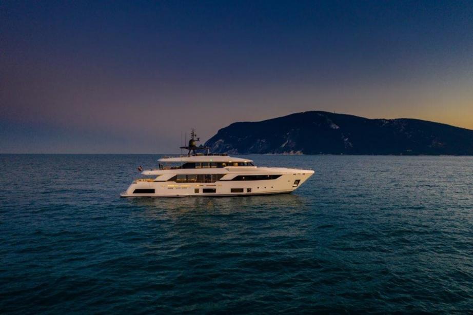 yacht Eros