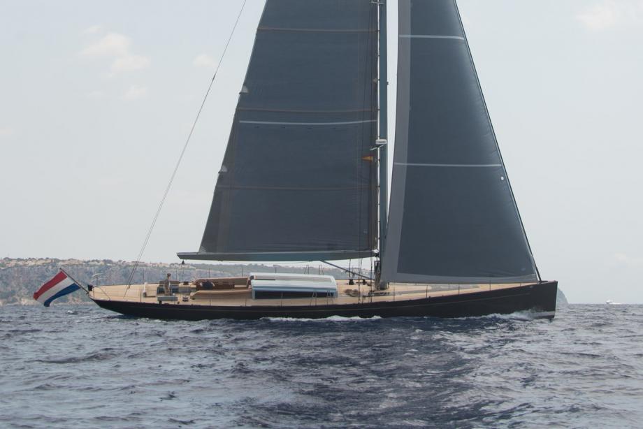 yacht Tulip