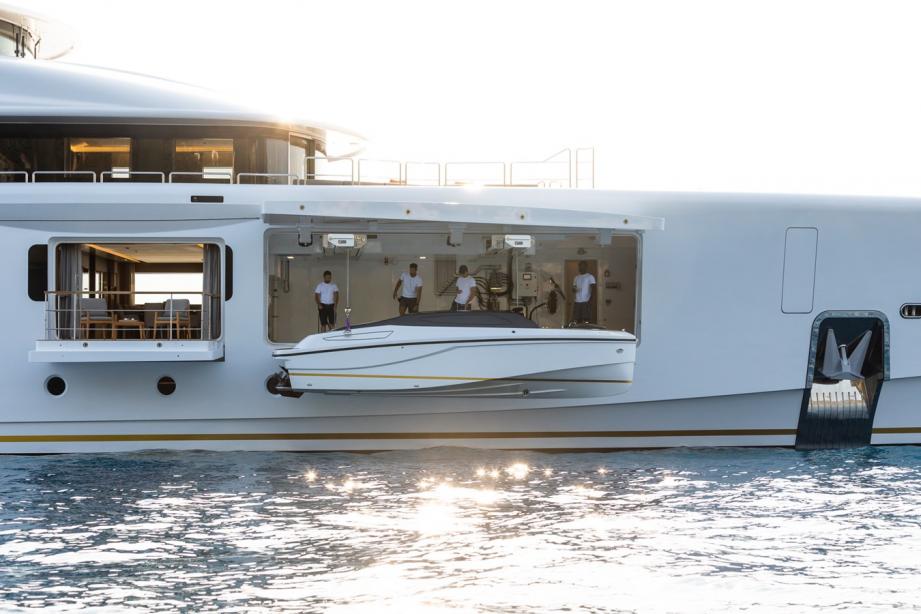 yacht Alfa