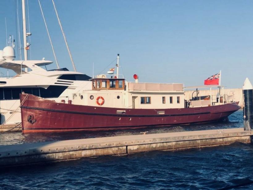 yacht Akai Sango
