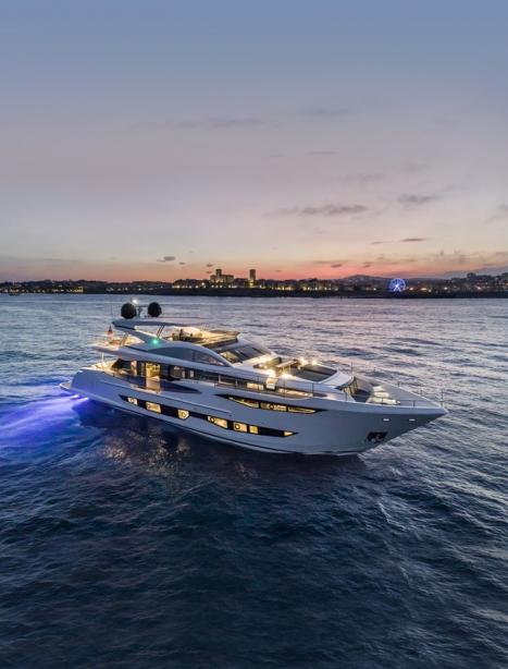 yacht Amira
