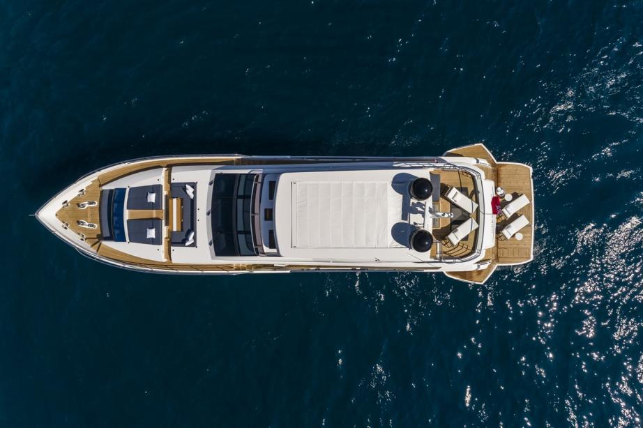 yacht Amira