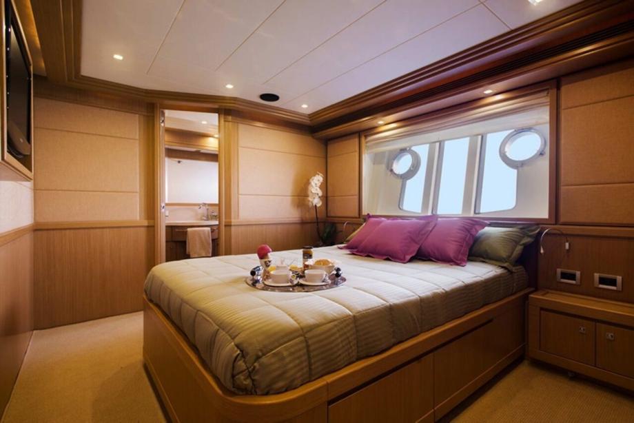 yacht Dana