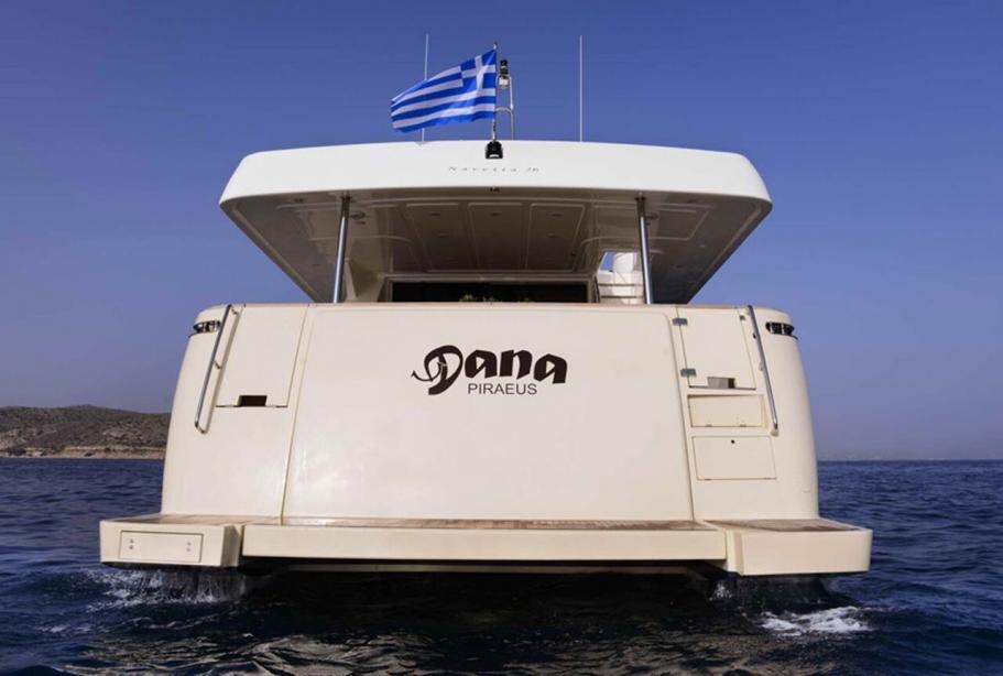yacht Dana