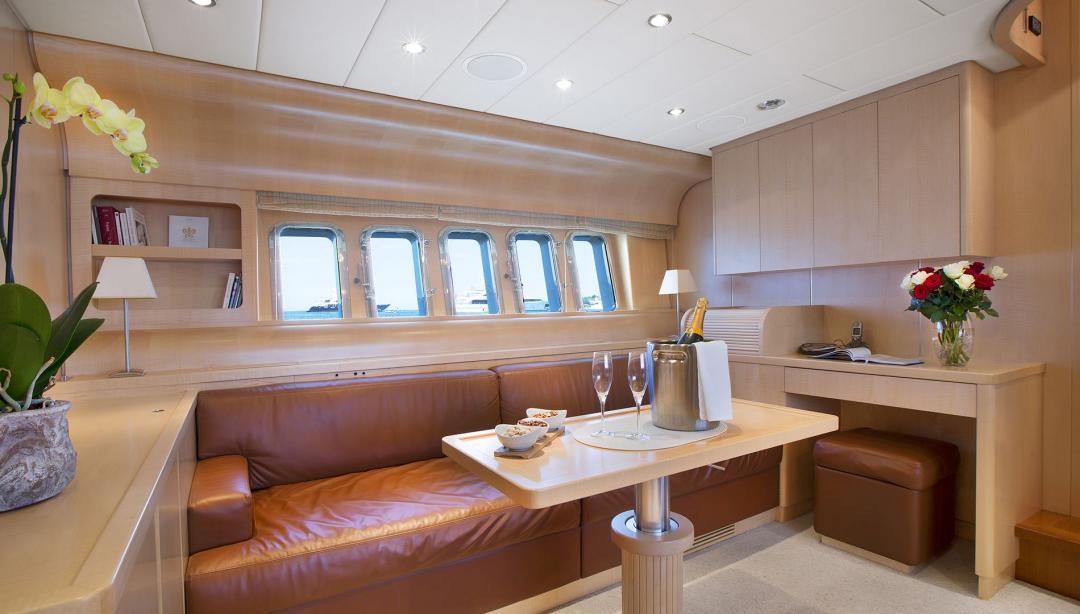 yacht Kiluanje