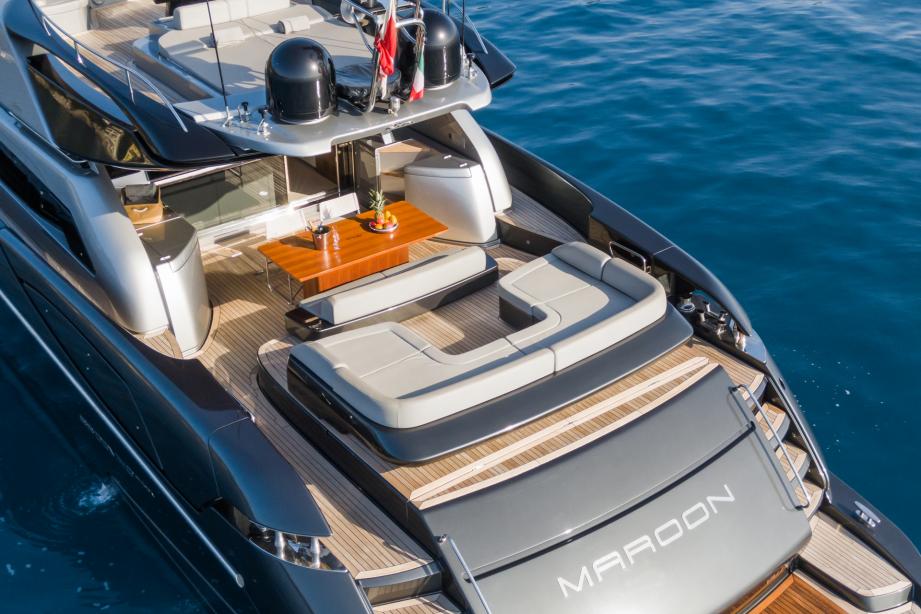 yacht Maroon