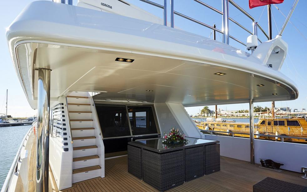 yacht Camena