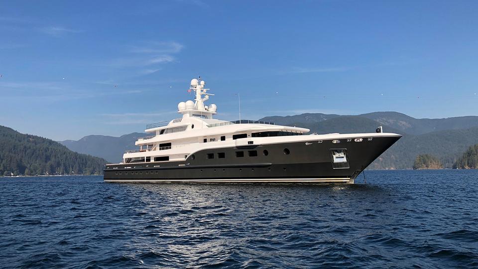 yacht Kogo