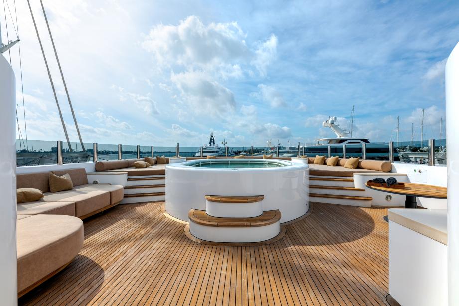 yacht Kogo