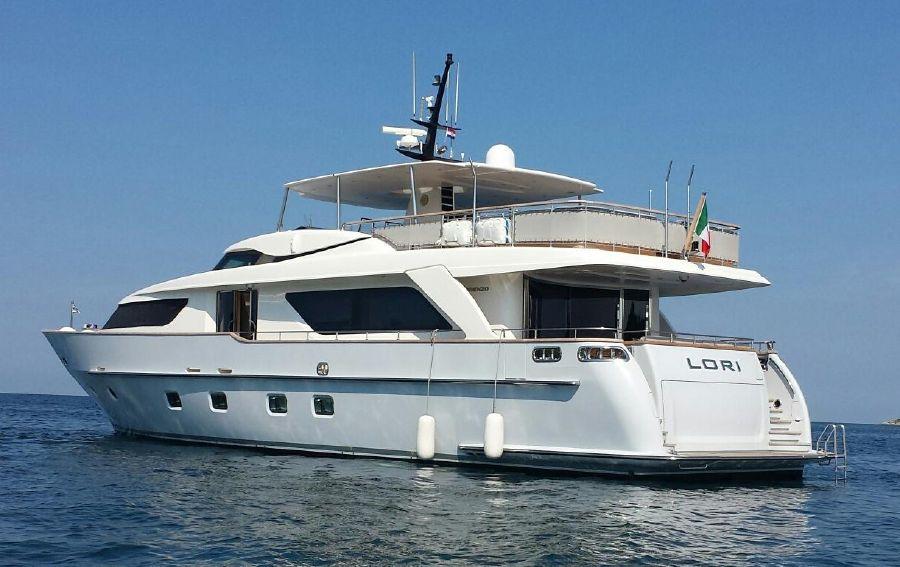 yacht Lori