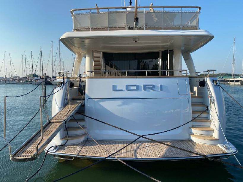 yacht Lori