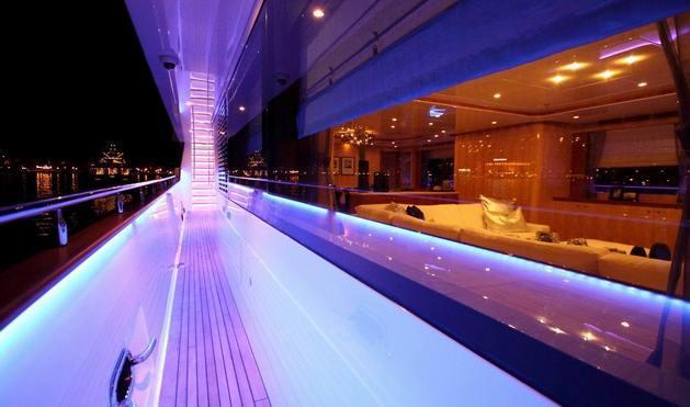 yacht Komokwa
