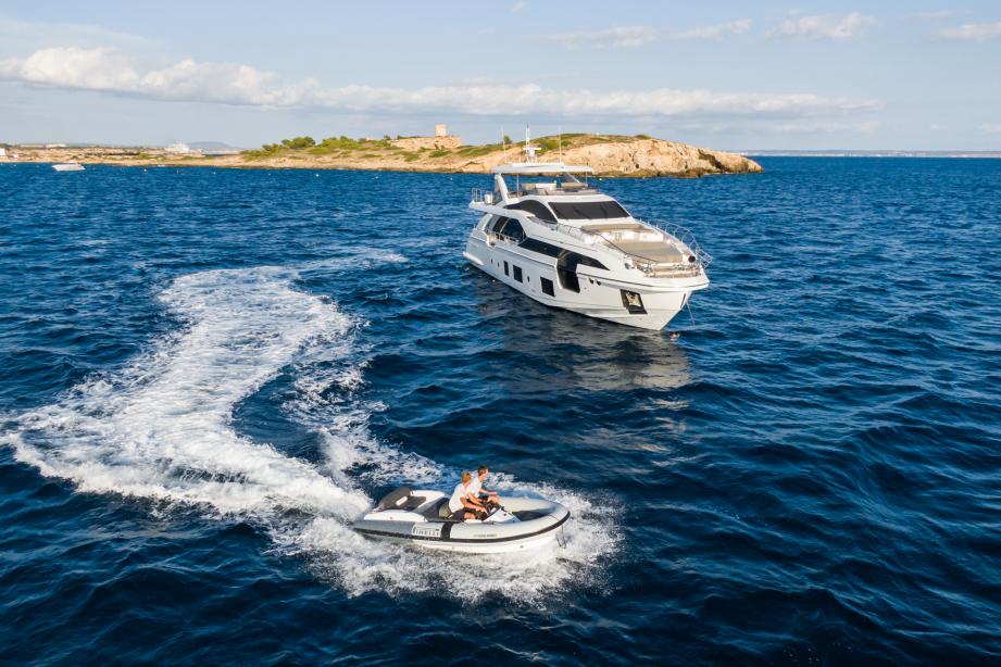 yacht Ocean Monkey