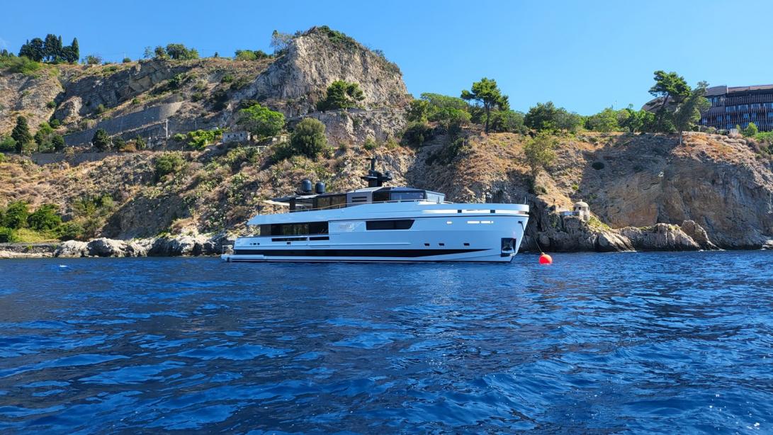 yacht Angel III