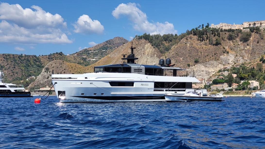 yacht Angel III