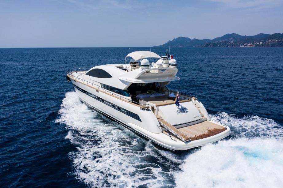 yacht Nineteen42
