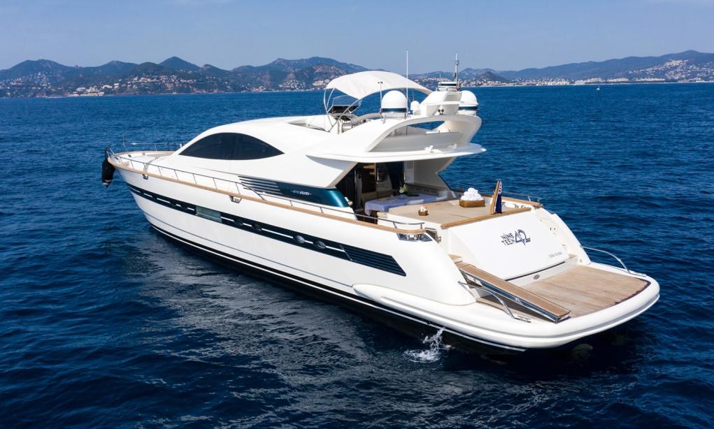 yacht Nineteen42