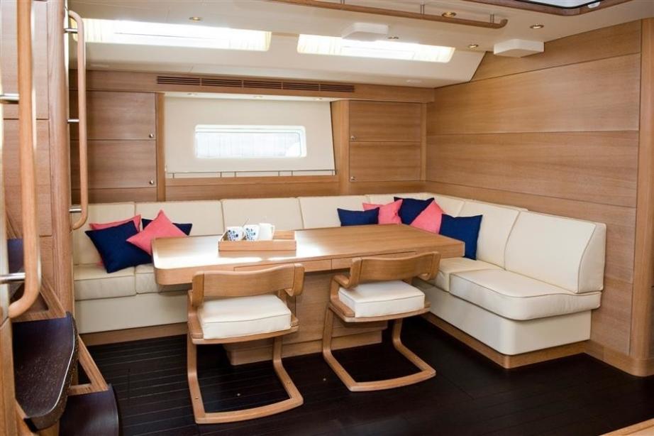 yacht Nefertiti