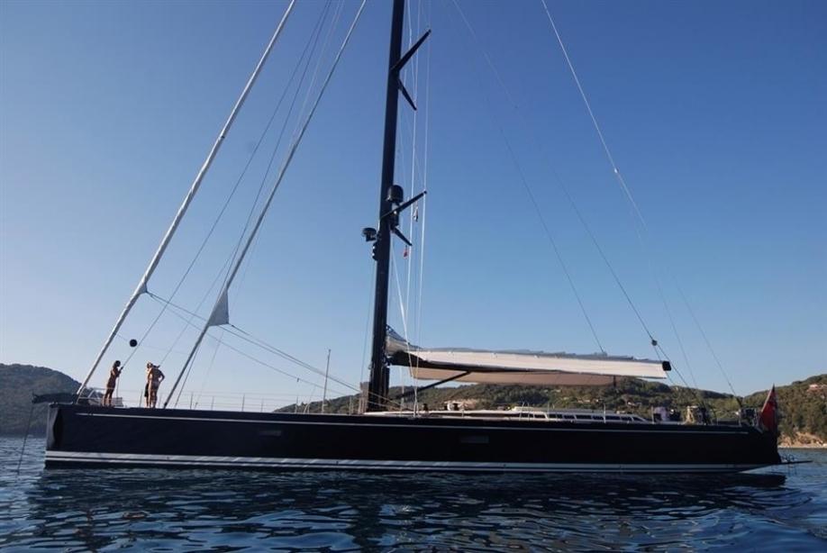 yacht Nefertiti