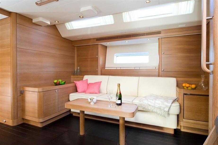 yacht Nefertiti