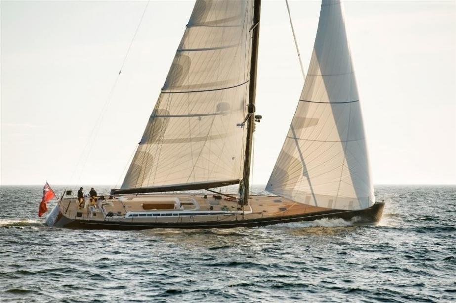 yacht Nefertiti