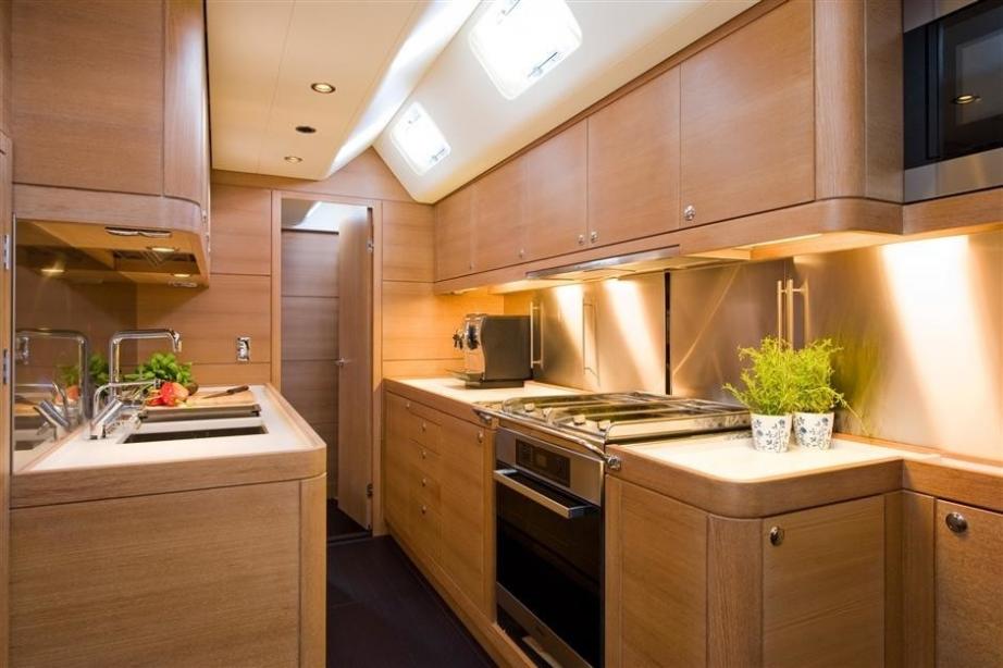 yacht Nefertiti