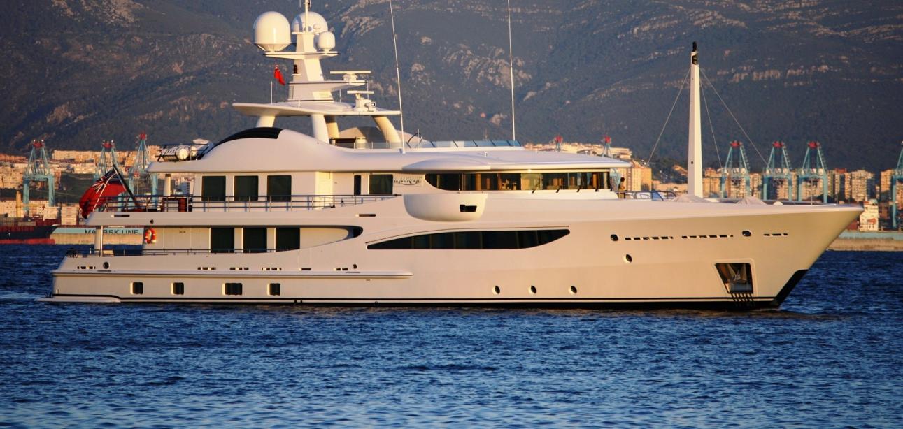 yacht La Mirage