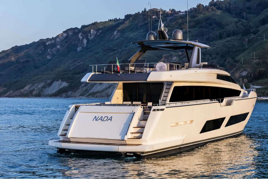 yacht La Nina