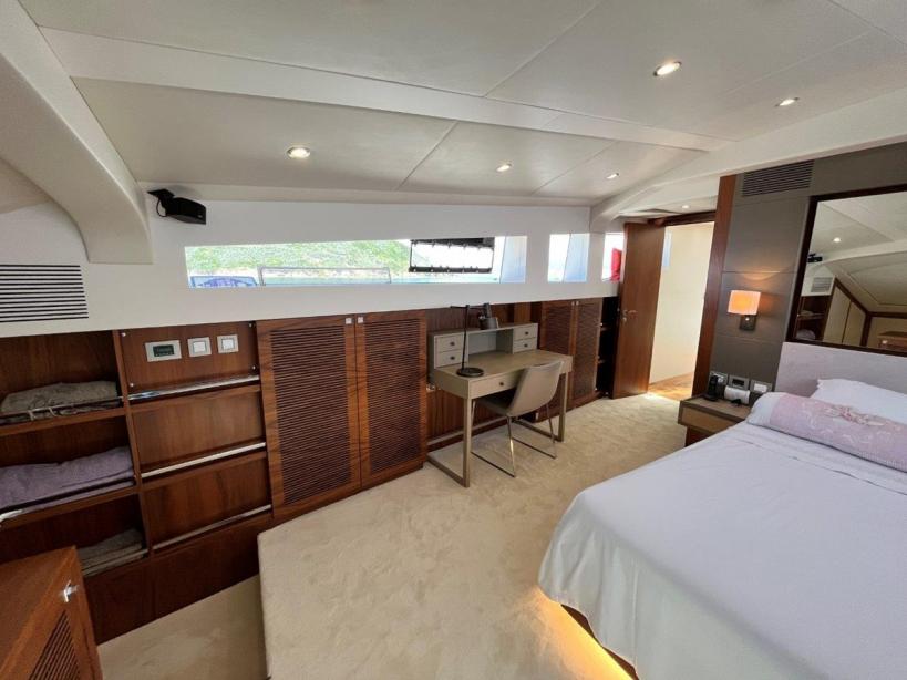 yacht Victory