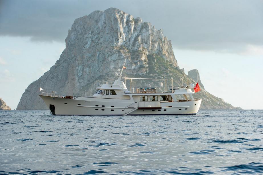 yacht Monara