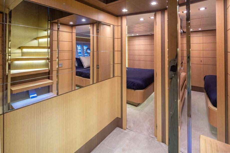 yacht Sol Shine