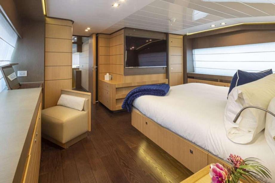 yacht Sol Shine