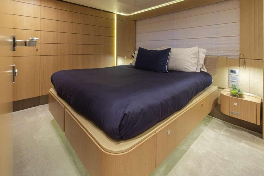 yacht Sol Shine