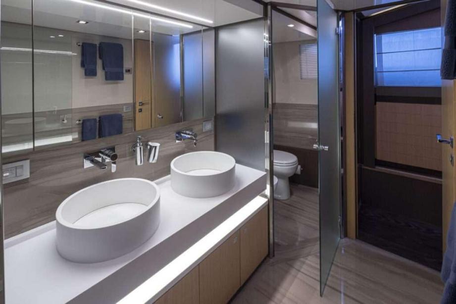 yacht Sol Shine