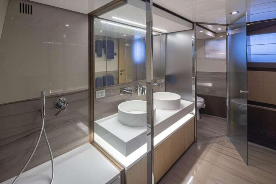 yacht Sol Shine